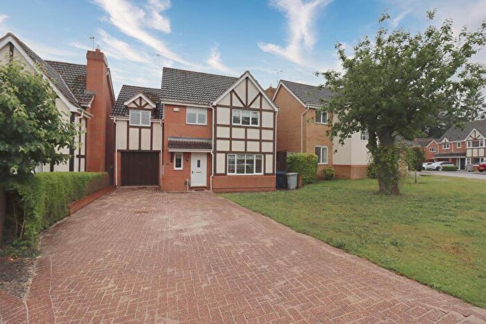 4 Bedroom Detached House To Rent In Yew Tree Close, Kettering, NN15