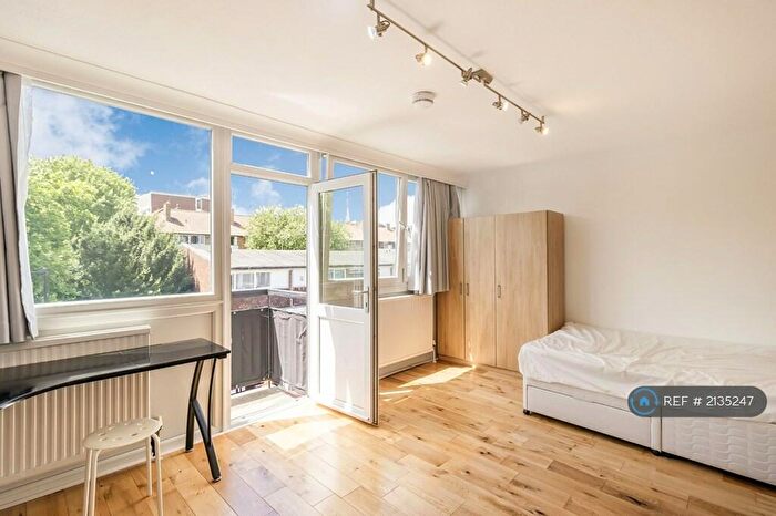 3 Bedroom Maisonette To Rent In Honeymead, London, N8