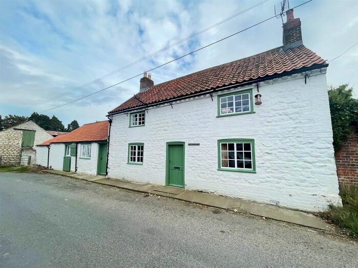 5 Bedroom Property For Sale In Folkton, Scarborough, YO11