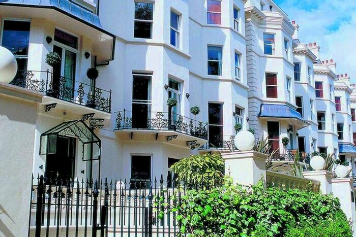 3 Bedroom Flat To Rent In Stanhope Gardens, London, SW7