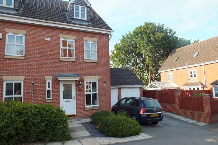 3 Bedroom Terraced House To Rent In Fulneck Close, Leeds, LS11