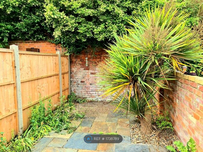 2 Bedroom Terraced House To Rent In Blenheim Gardens, Reading, RG1