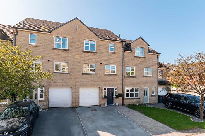 4 Bedroom Town House For Sale In Fowlers Croft, Otley, LS21