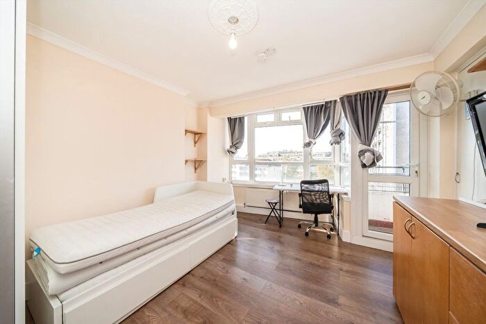 2 Bedroom Flat To Rent In Queen Caroline Street, Hammersmith, W6