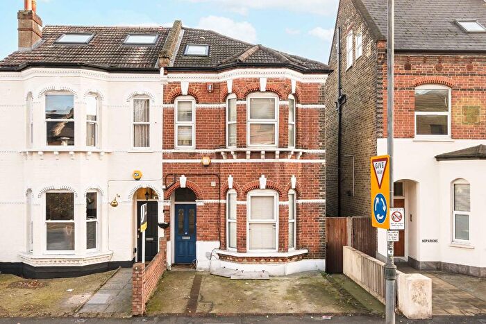3 Bedroom Flat To Rent In Alexandra Road, Wimbledon, SW19