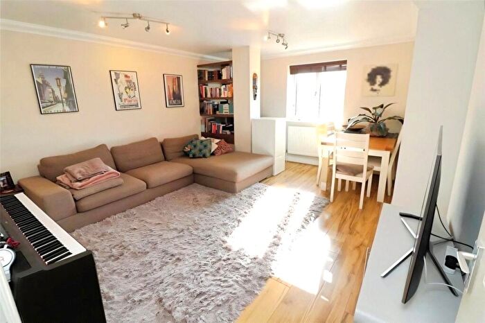 2 Bedroom Apartment For Sale In Pier Road, Erith, DA8