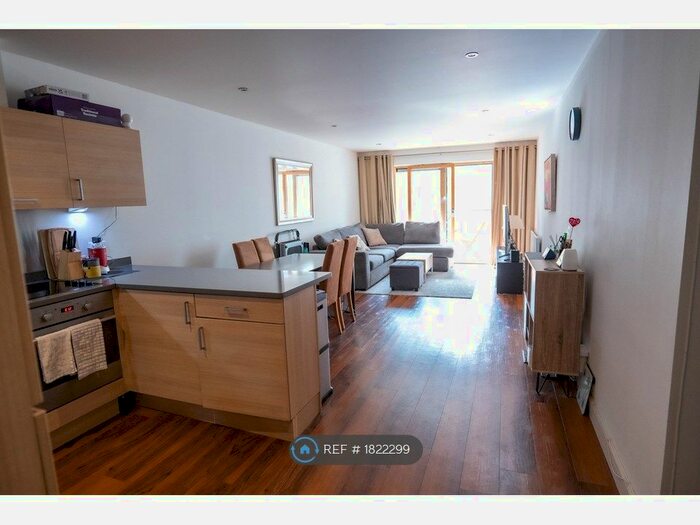 2 Bedroom Flat To Rent In Pinnacle House, London, NW9