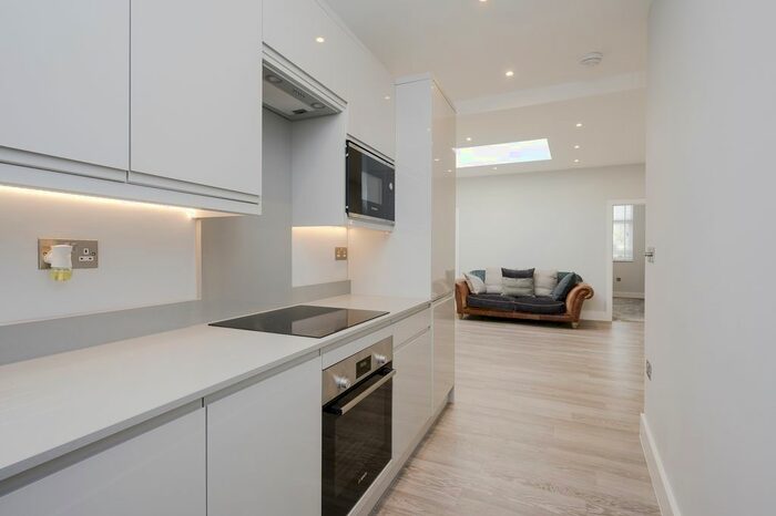 2 Bedroom Flat To Rent In London Road, Morden, SM4