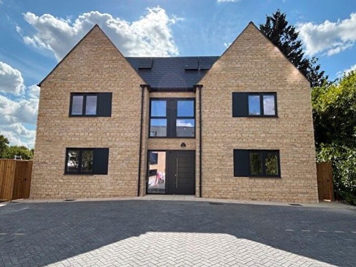 2 Bedroom Flat To Rent In Burford Road, Carterton, Oxon, OX18