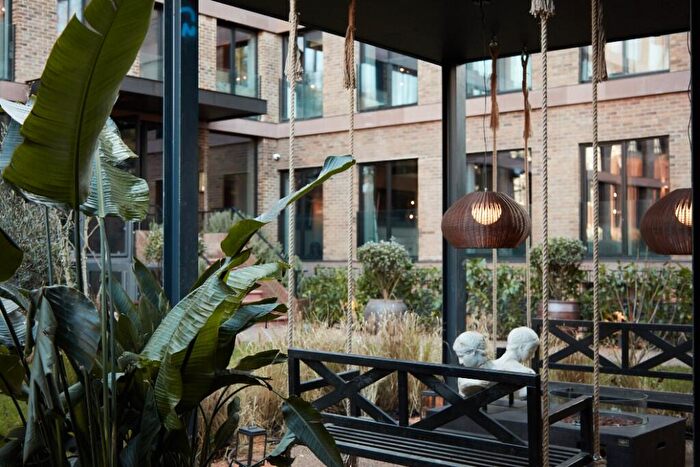 Studio To Rent In Dandi Brondesbuy, London, NW2