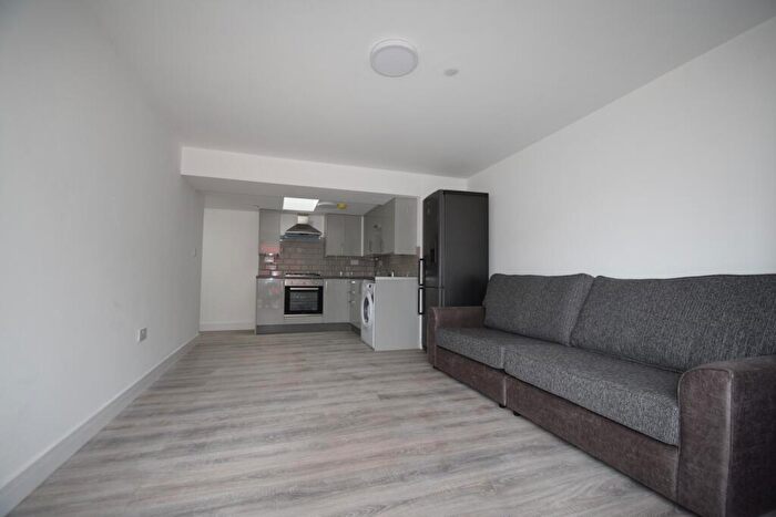 2 Bedroom Flat To Rent In City Road, Roath, CF24