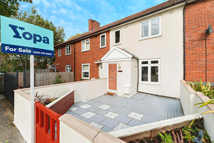 3 Bedroom Terraced House For Sale In St. Benets Grove, Carshalton, SM5