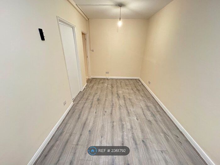 Studio To Rent In Heath Road, Hounslow, TW3