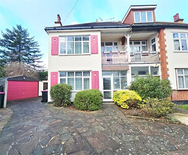 3 Bedroom Semi Detached House For Sale In Southbourne Gardens, Westcliff On Sea, Westcliff On Sea, SS0
