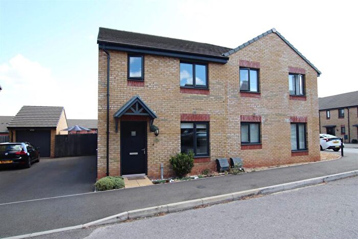 3 Bedroom Semi Detached House For Sale In Solidus Road, Mayfield Gardens, Exeter, EX1