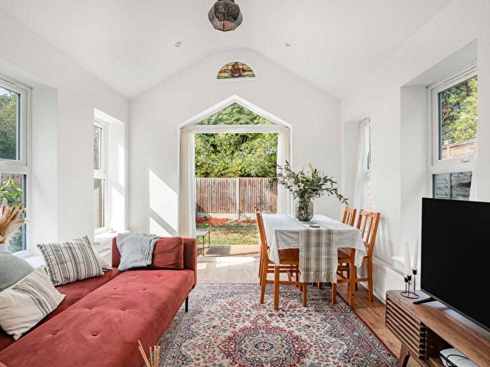 2 Bedroom Flat For Sale In Waldegrave Road, Ealing, W5