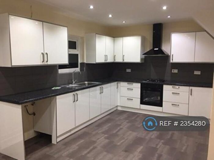 3 Bedroom Semi-Detached House To Rent In Netherhall Road, Leicester, LE5