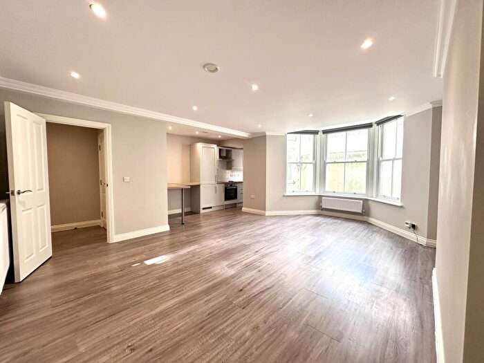 2 Bedroom Apartment To Rent In Selbourne, BN3