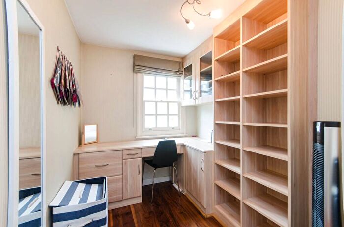 1 Bedroom Flat To Rent In Gunter Grove, Chelsea, London, SW10