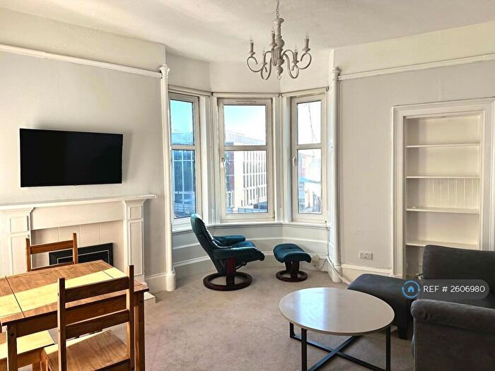 2 Bedroom Flat To Rent In Lawrence Street, Glasgow, G11