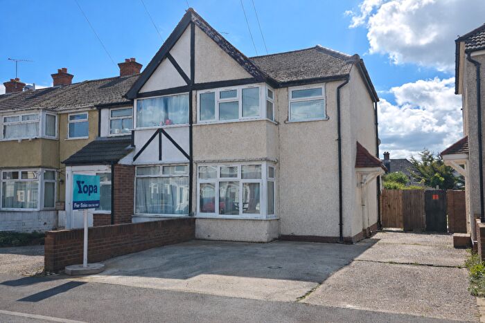 3 Bedroom End Of Terrace House For Sale In School Road, Dagenham, RM10