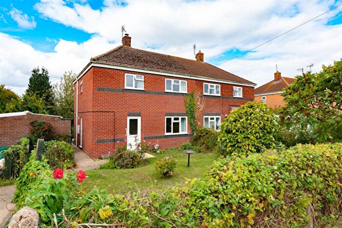 3 Bedroom Semi-Detached House For Sale In Station Road, Surfleet, PE11