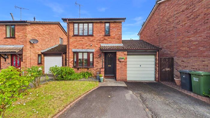 3 Bedroom Link Detached House For Sale In Chaffinch Drive, Kidderminster, DY10