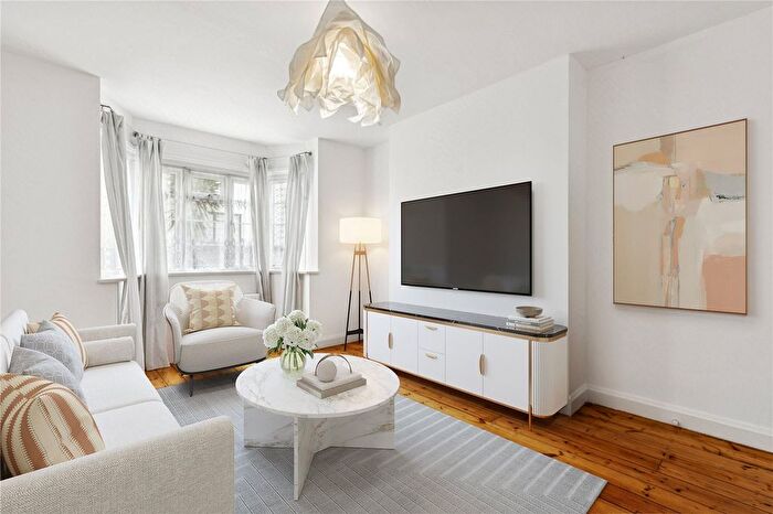 2 Bedroom Flat For Sale In Barrow Road, London, SW16