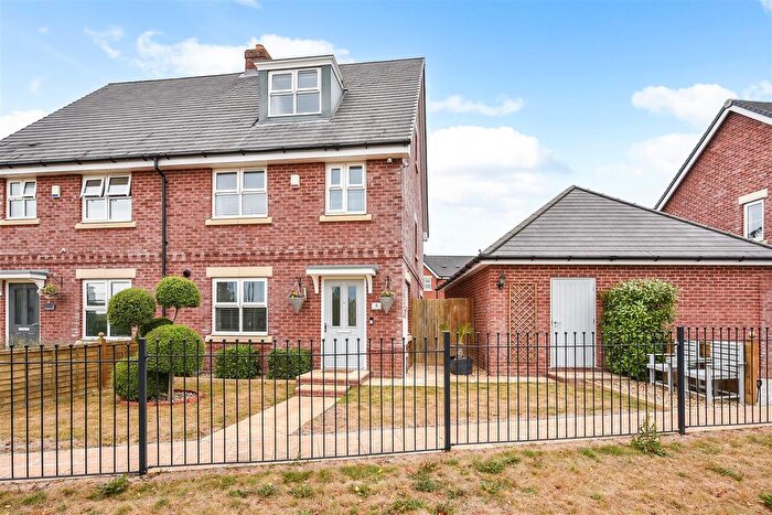 3 Bedroom Semi-Detached House For Sale In Hornbeam Close, Andover, SP11