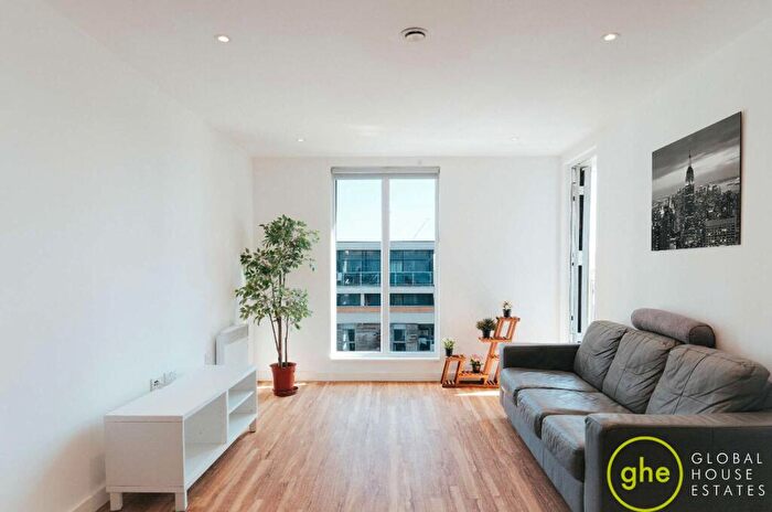 2 Bedroom Flat For Sale In The Exchange, Salford Quays, Manchester, M5