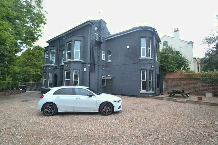 3 Bedroom Flat To Rent In Mount Hooton Road, Nottingham, NG7