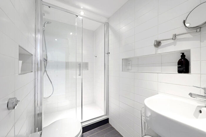 1 Bedroom Terraced House To Rent In Kentish Town Road, Kentish Town, NW5