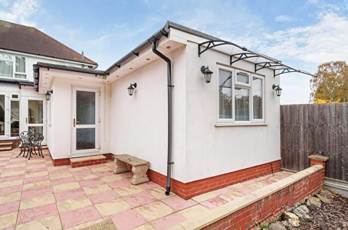 1 Bedroom Apartment To Rent In Farm Road, Frimley, Camberley, GU16