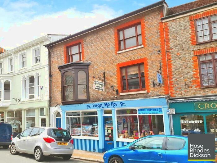 2 Bedroom Apartment To Rent In Upper St. James Street, Newport, PO30
