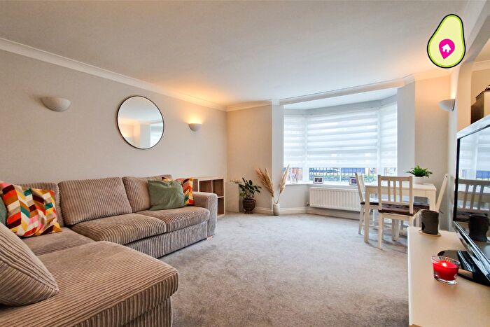 2 Bedroom Flat To Rent In Lime Tree Court, Park Lane, Thatcham, RG18