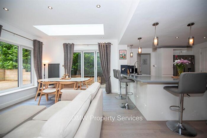 4 Bedroom Detached House For Sale In Claygate, Nottingham, NG3