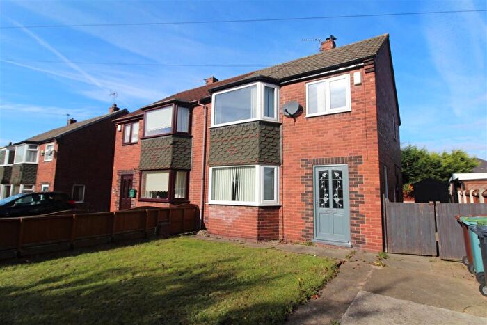 3 Bedroom Semi-Detached House To Rent In Wakefield Road, LS26