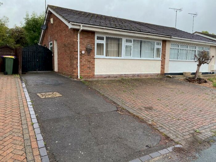 2 Bedroom Semi-Detached Bungalow To Rent In Devon Gardens, Rochford, Essex, SS4