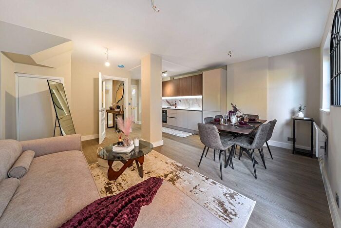 4 Bedroom Flat For Sale In Silverthorne Road, Battersea, London, SW8