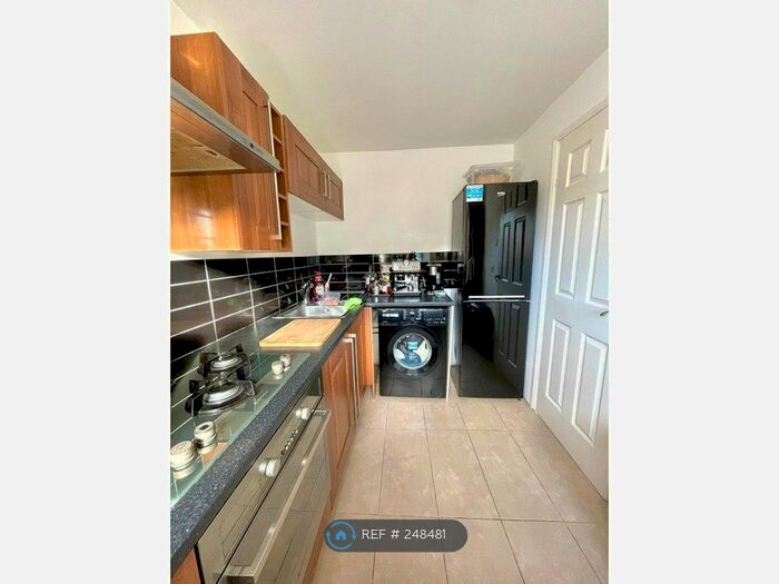2 Bedroom Flat To Rent In Pixton Way, Croydon, CR0