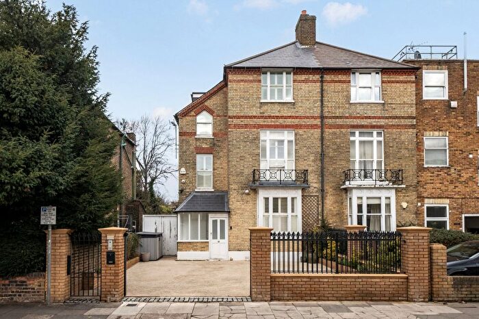 4 Bedroom Semi Detached House For Sale In The Grove, Ealing, London, W5