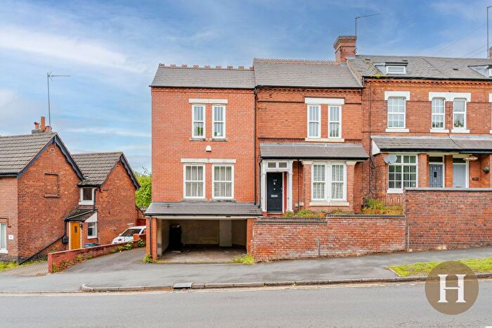 4 Bedroom End Of Terrace House For Sale In Metchley Lane, Birmingham, B17