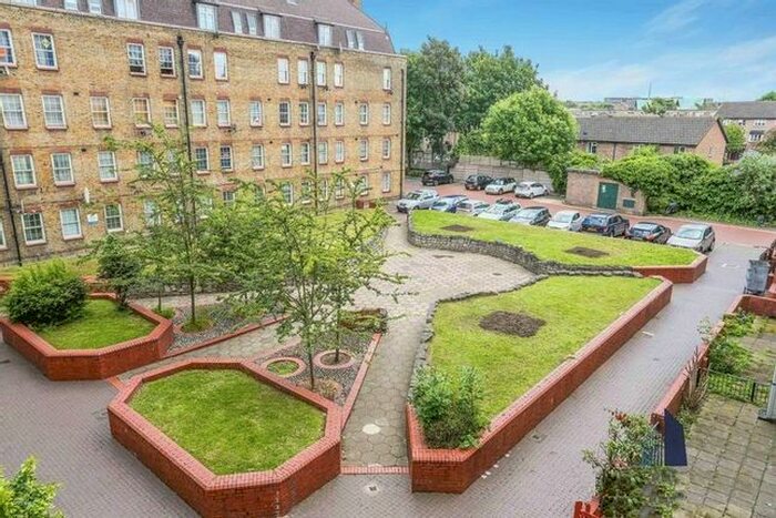 3 Bedroom Flat To Rent In Doddington Grove, Kennington, SE17