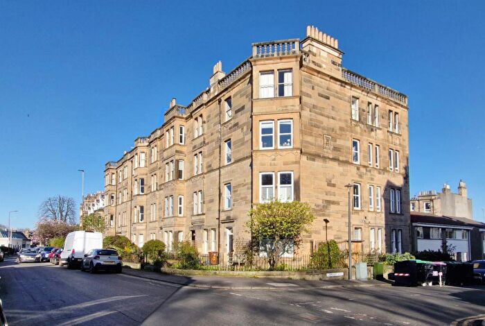 3 Bedroom Flat For Sale In / East Trinity Road, Trinity, Edinburgh, EH5