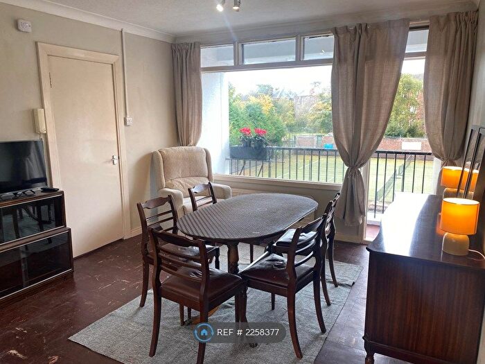 3 Bedroom Flat To Rent In Darnley Gardens, Glasgow, G41