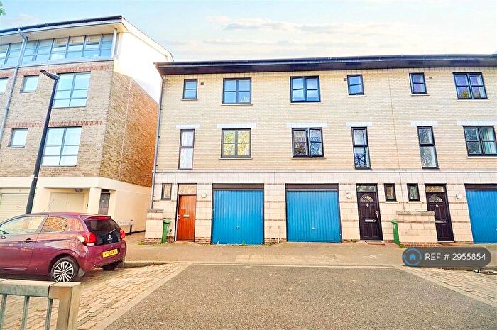 4 Bedroom End Of Terrace House To Rent In London, London, E1W
