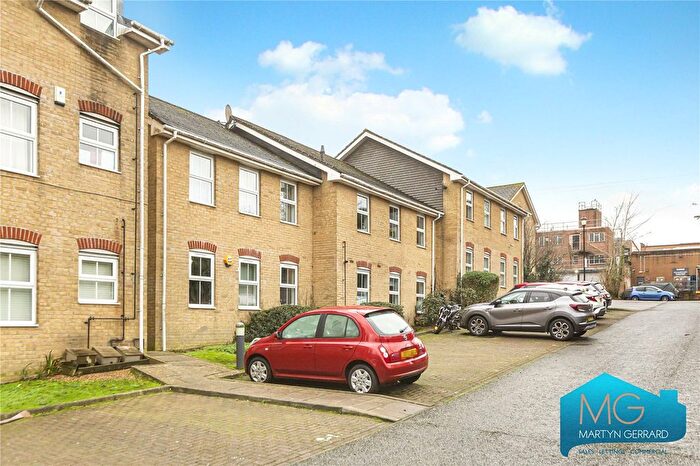 2 Bedroom Flat To Rent In Tapster Street, High Barnet, Hertfordshire, EN5