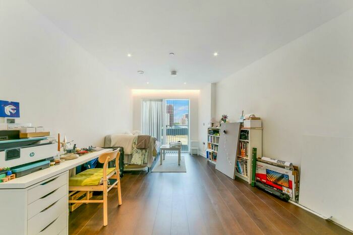 2 Bedroom Apartment To Rent In Senate Building, Lexington Gardens, Battersea, SW11