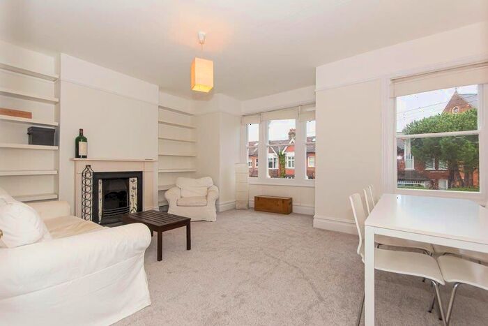 3 Bedroom Flat To Rent In Telford Avenue, London, SW2