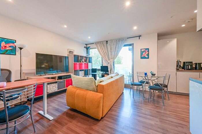 1 Bedroom Flat For Sale In Rathbone Market, Canning Town, London, E16